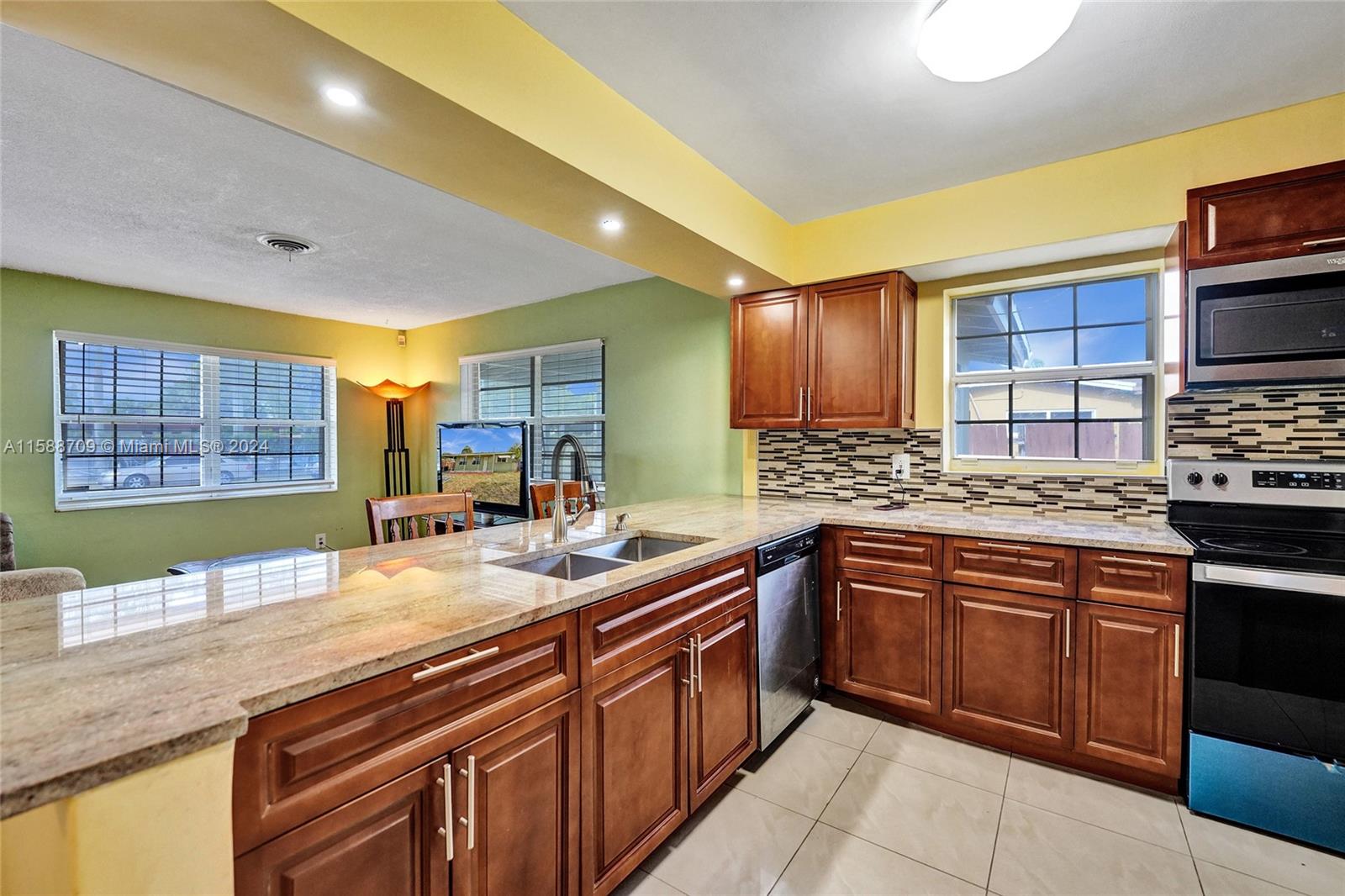 FALCON SUB NO ONE - Residential