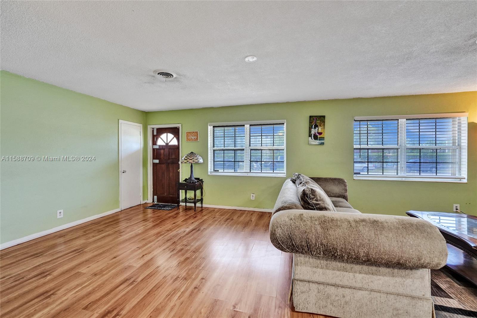 FALCON SUB NO ONE - Residential