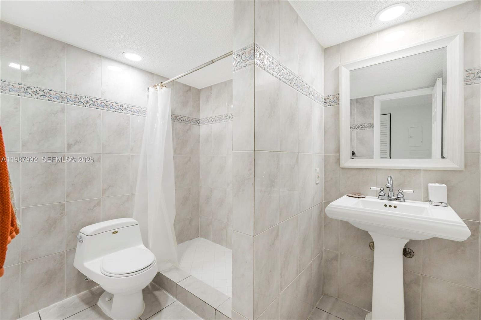 ATRIUM GARDENS CONDO - Residential Lease