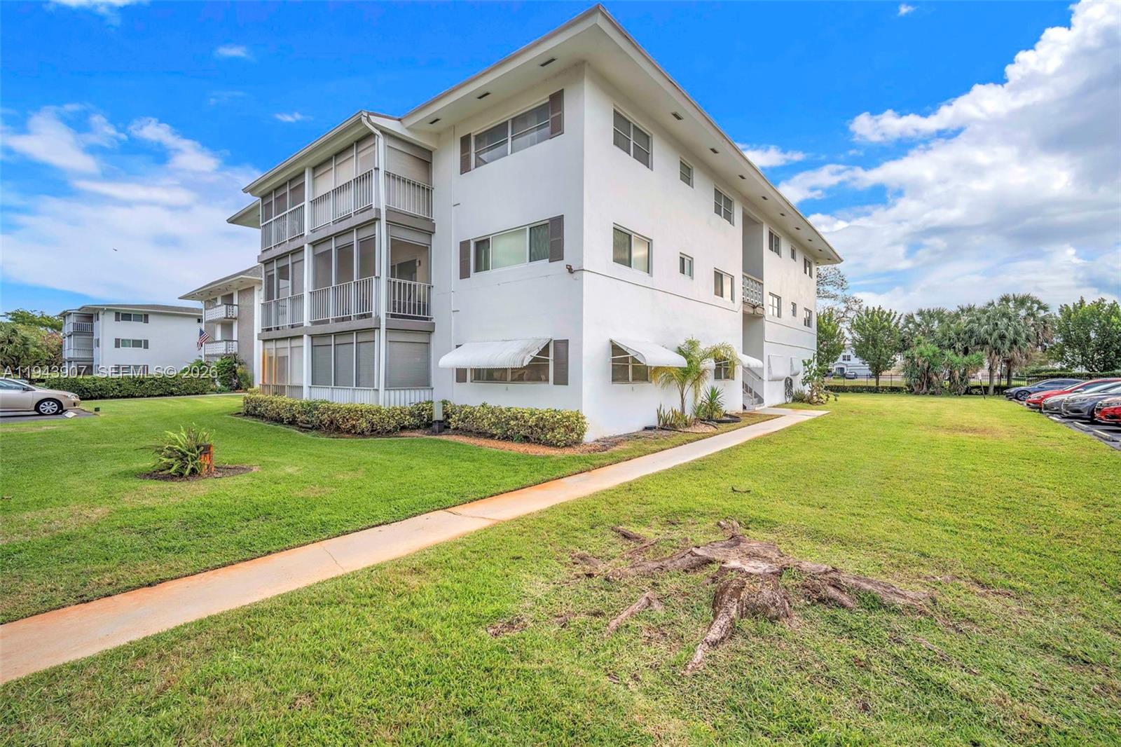 HILLCREST COUNTRY CLUB AP - Residential