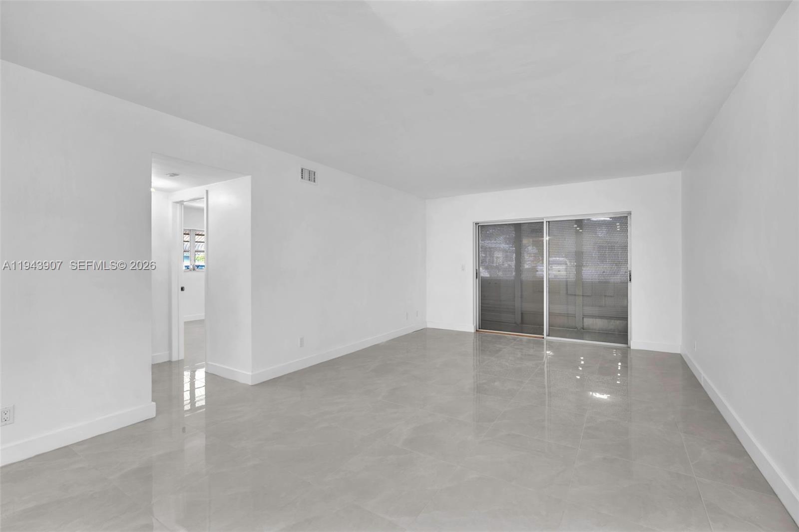 HILLCREST COUNTRY CLUB AP - Residential