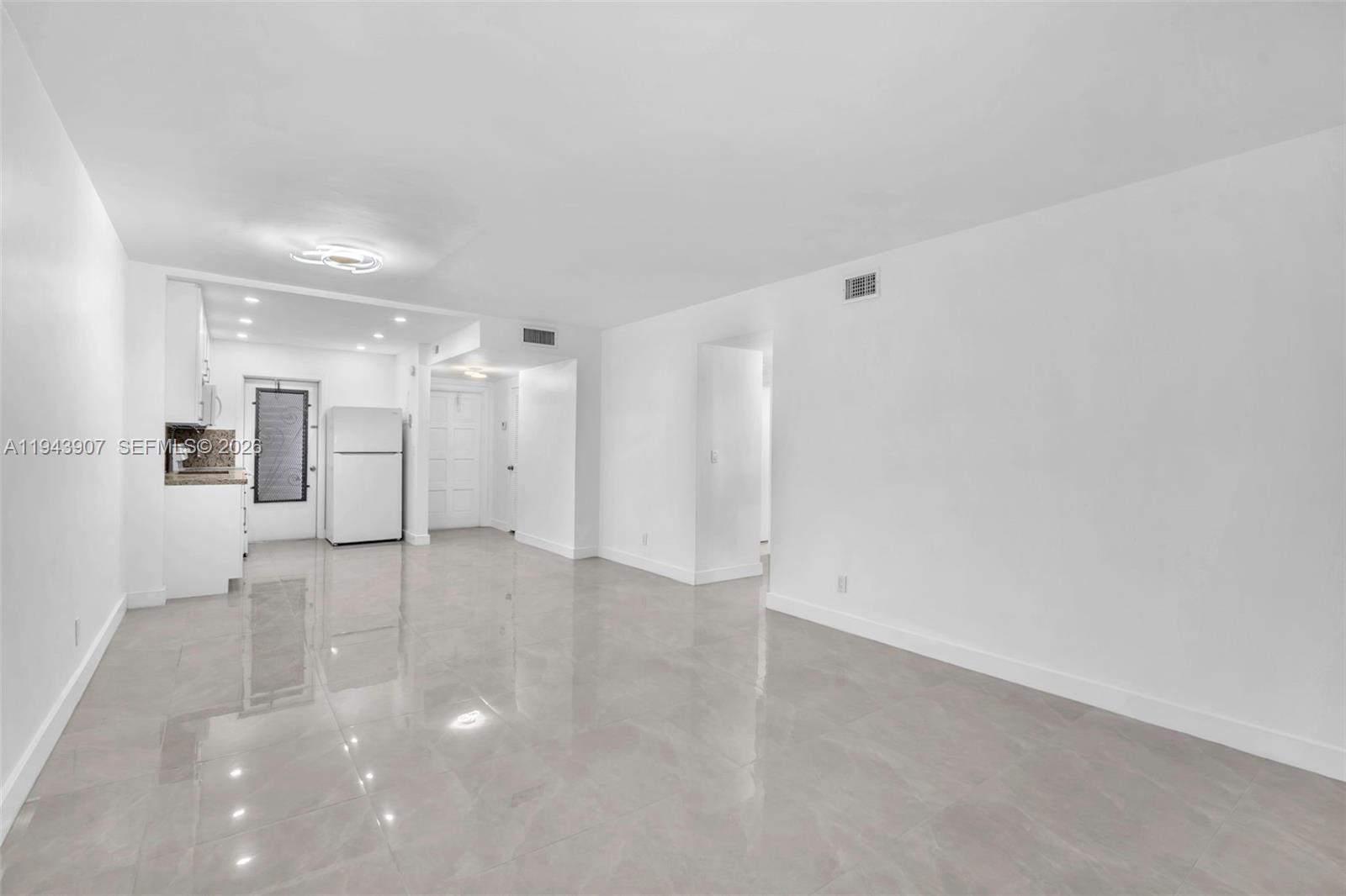 HILLCREST COUNTRY CLUB AP - Residential