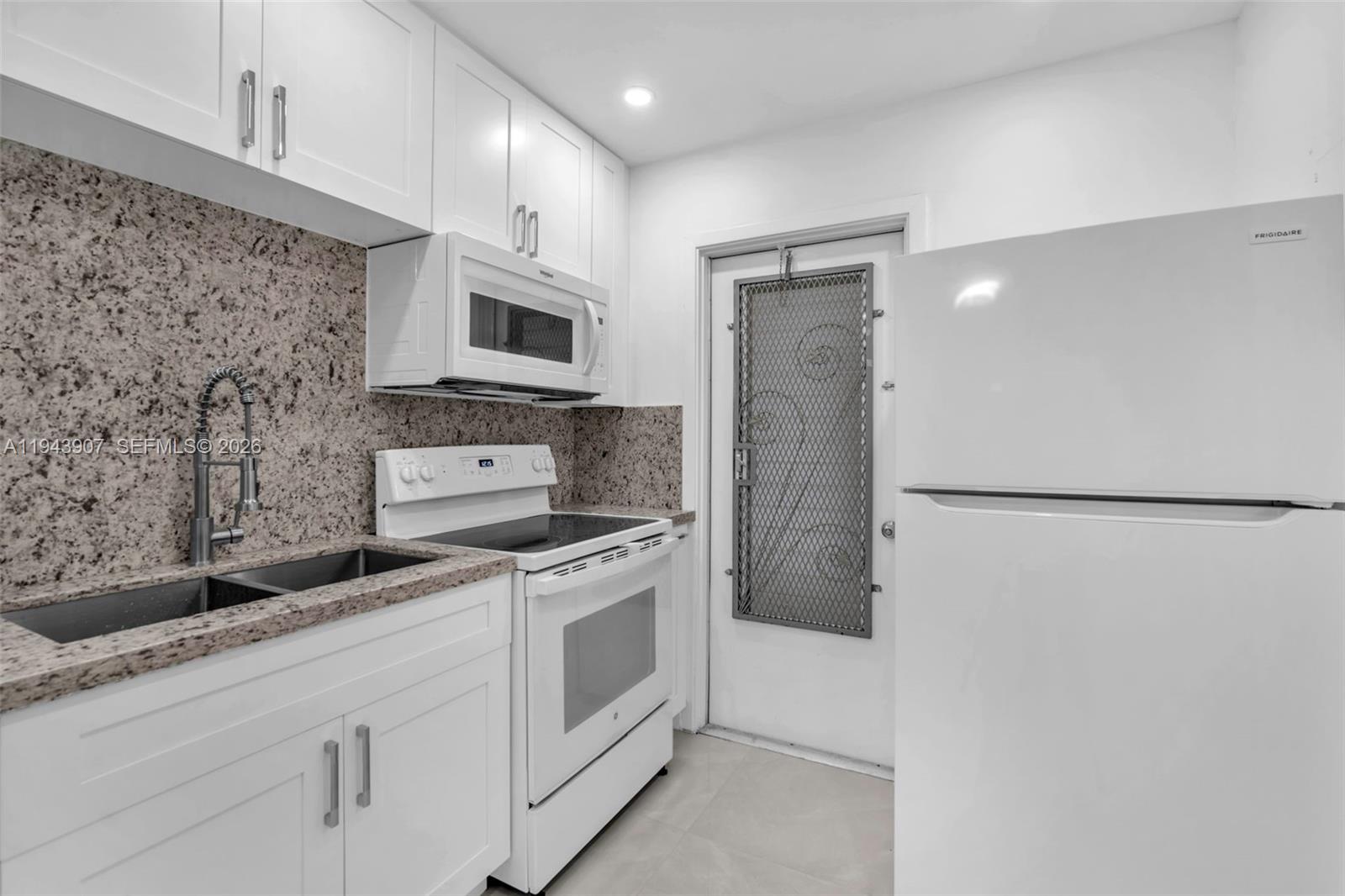 HILLCREST COUNTRY CLUB AP - Residential