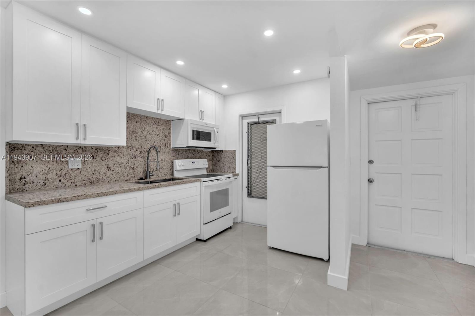 HILLCREST COUNTRY CLUB AP - Residential
