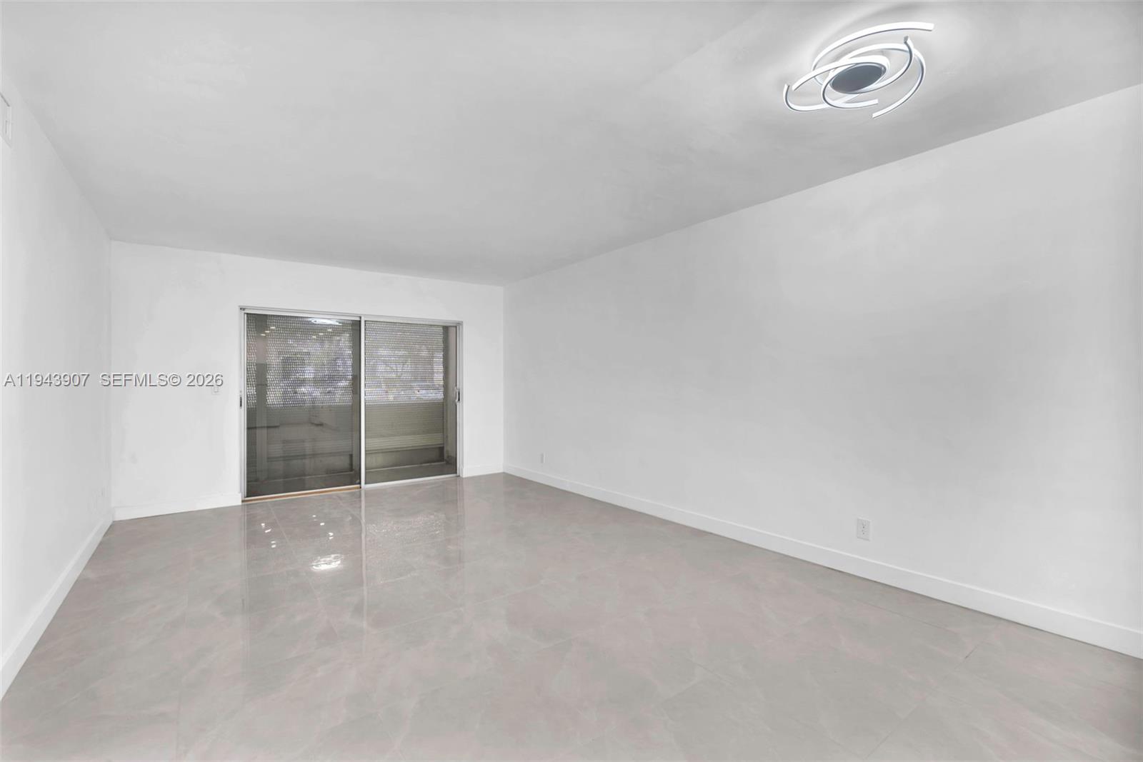 HILLCREST COUNTRY CLUB AP - Residential