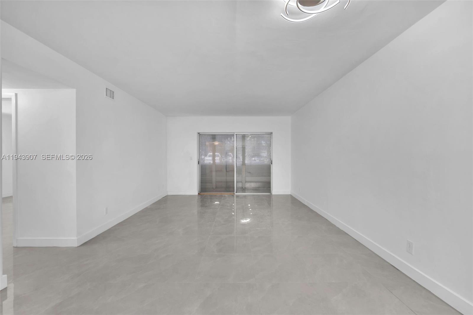 HILLCREST COUNTRY CLUB AP - Residential