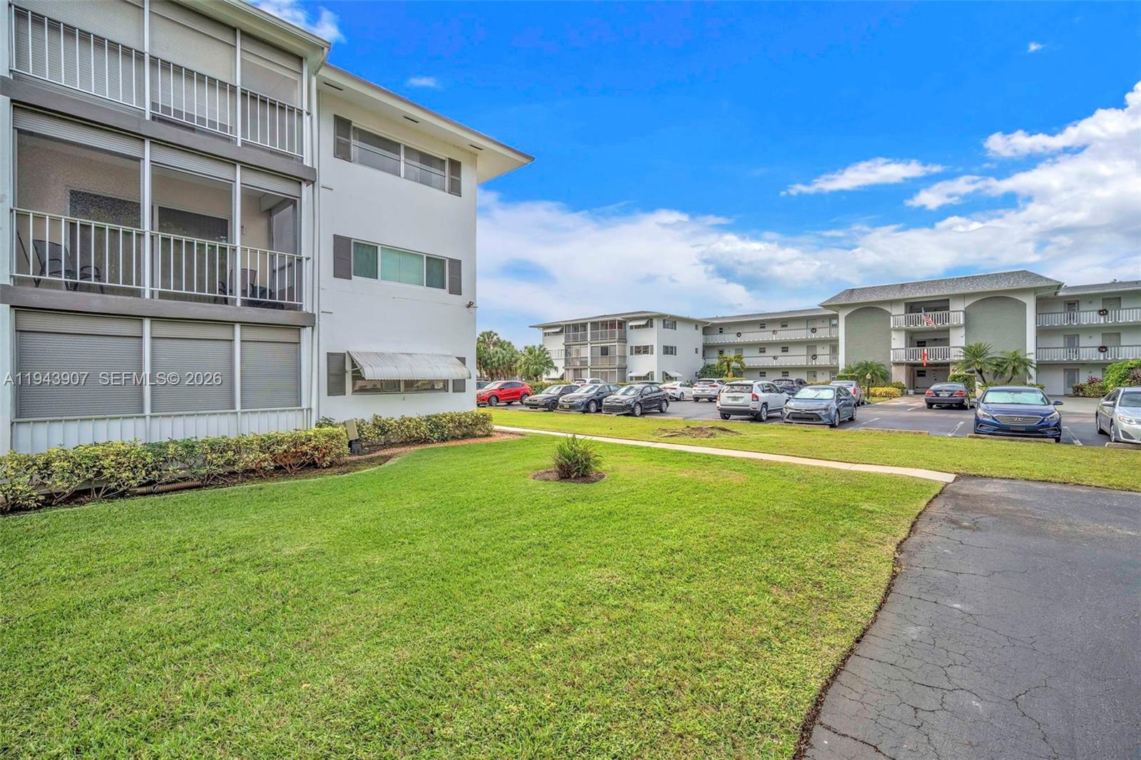 HILLCREST COUNTRY CLUB AP - Residential