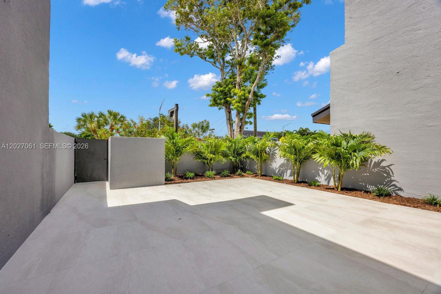 BANYANS OF SOUTH MIAMI CO - Residential Lease