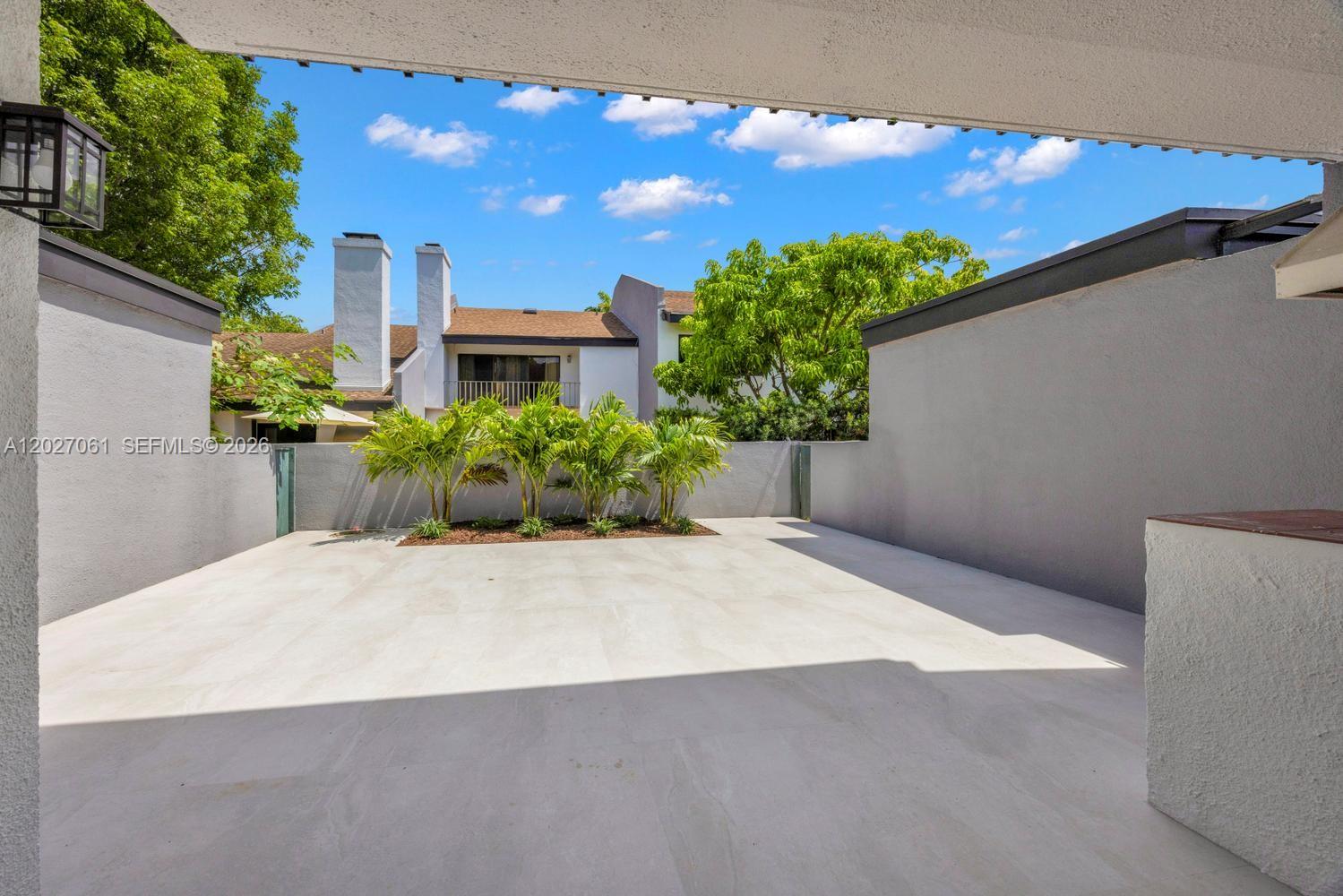 BANYANS OF SOUTH MIAMI CO - Residential Lease