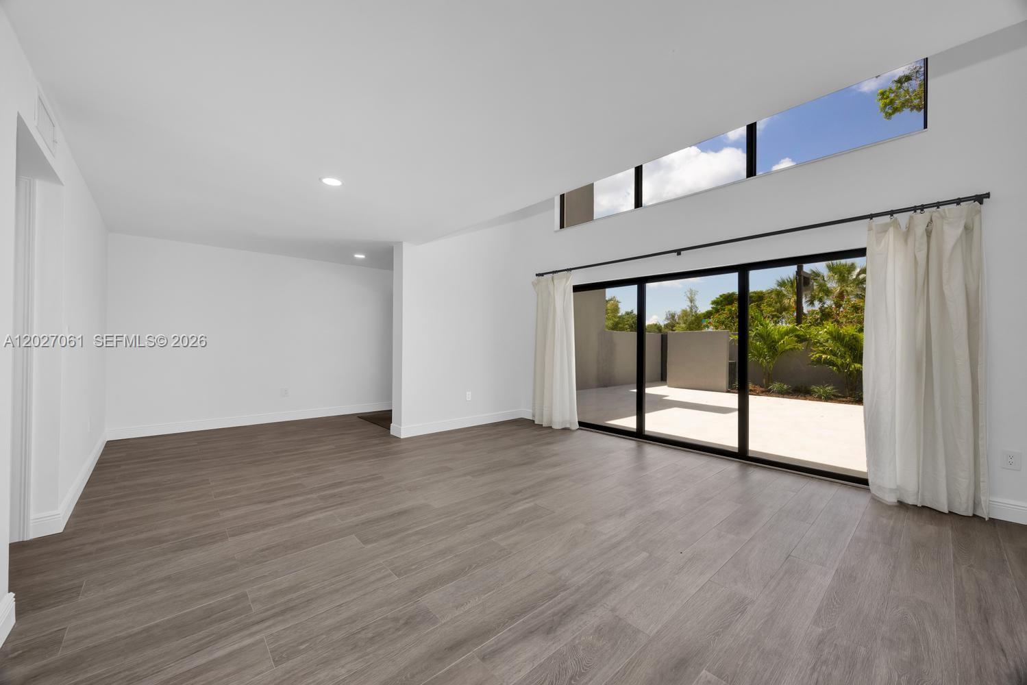 BANYANS OF SOUTH MIAMI CO - Residential Lease