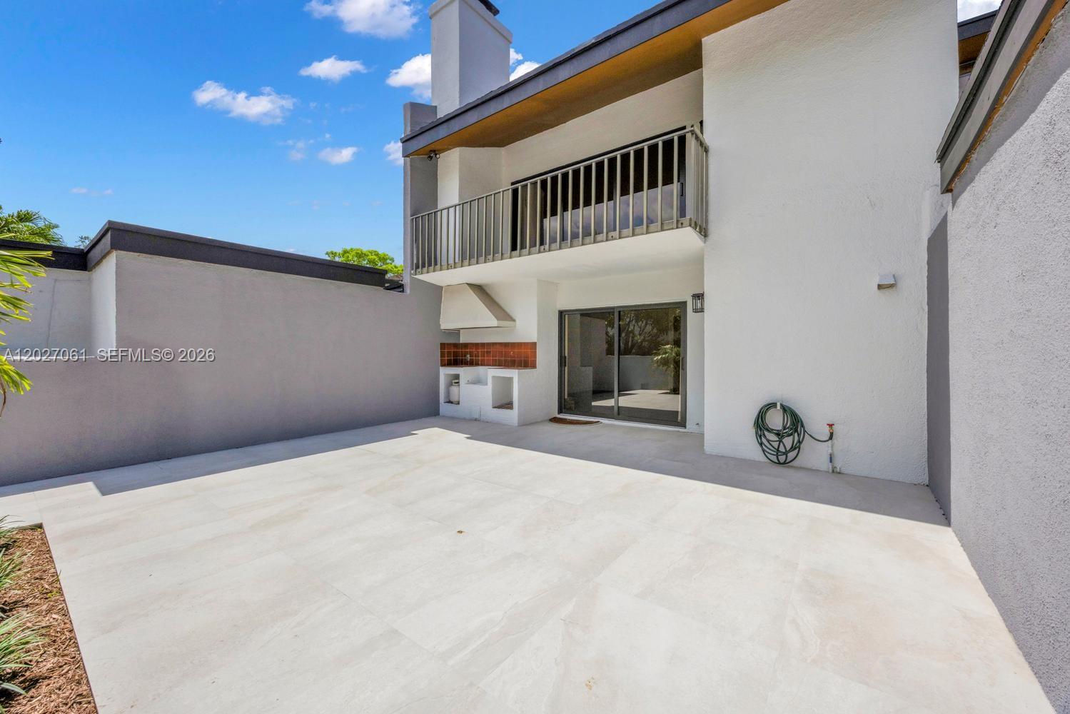 BANYANS OF SOUTH MIAMI CO - Residential Lease