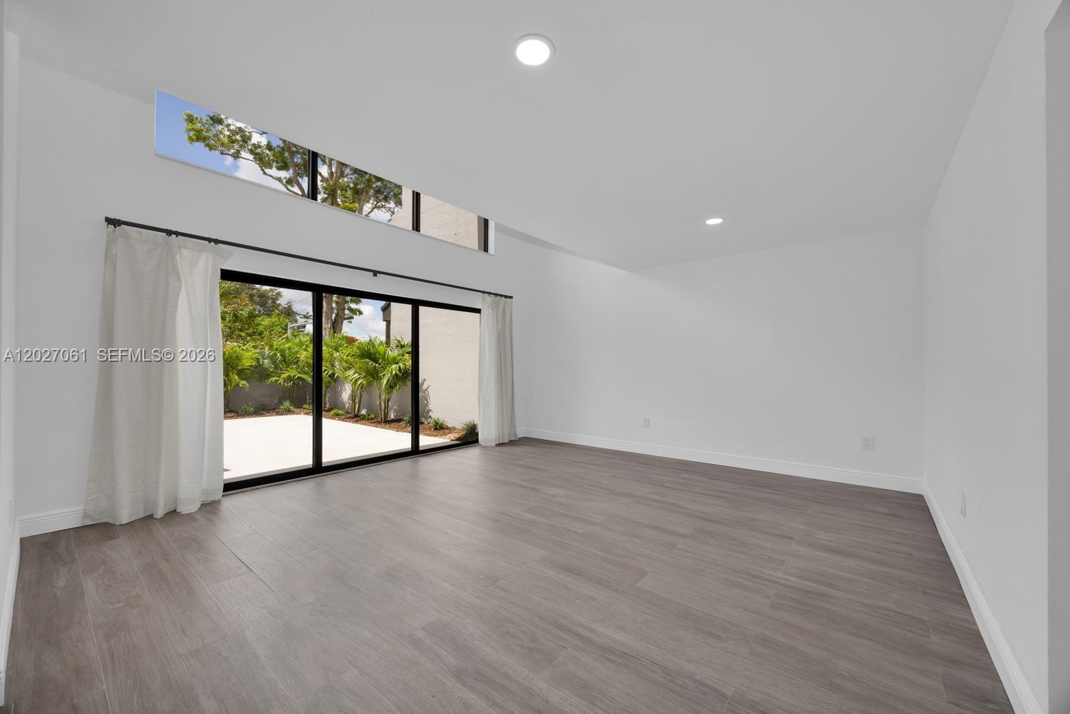 BANYANS OF SOUTH MIAMI CO - Residential Lease