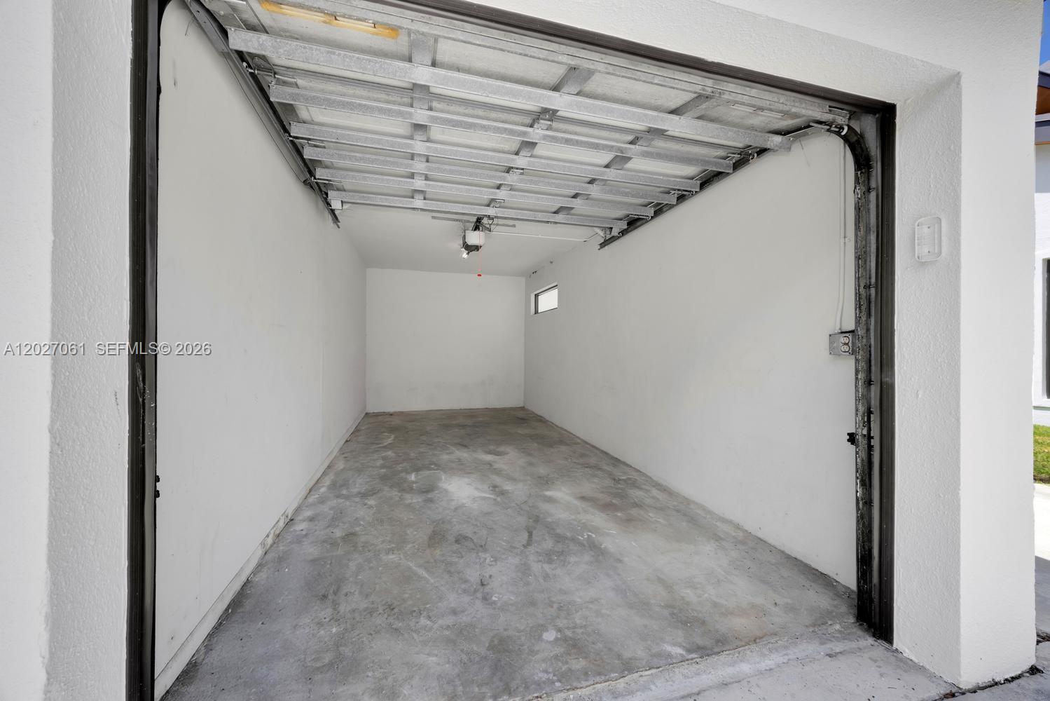 BANYANS OF SOUTH MIAMI CO - Residential Lease