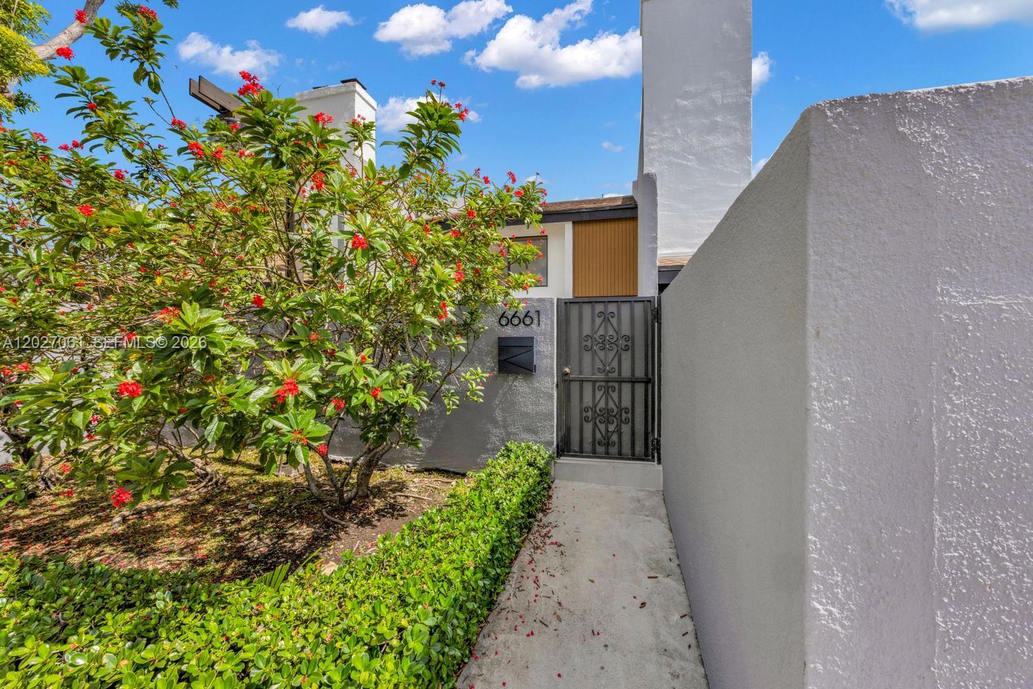 BANYANS OF SOUTH MIAMI CO - Residential Lease