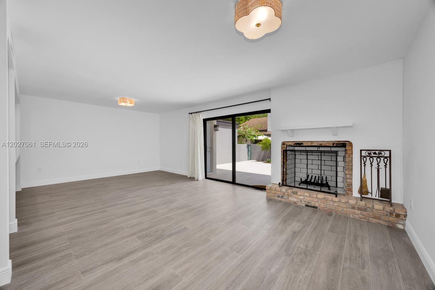 BANYANS OF SOUTH MIAMI CO - Residential Lease