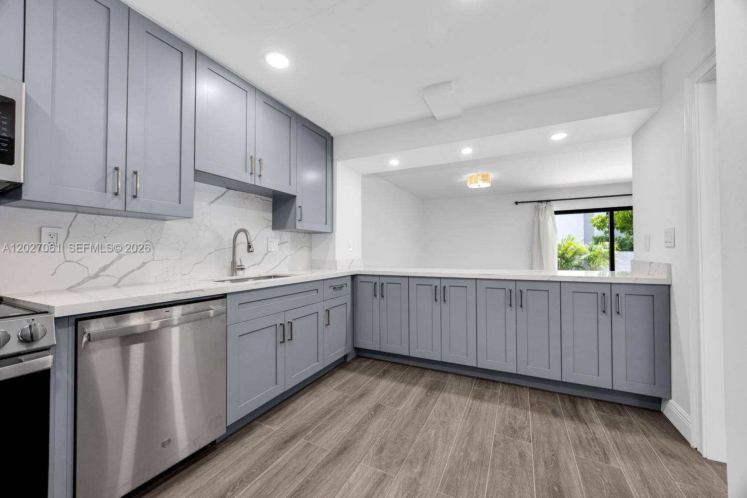 BANYANS OF SOUTH MIAMI CO - Residential Lease
