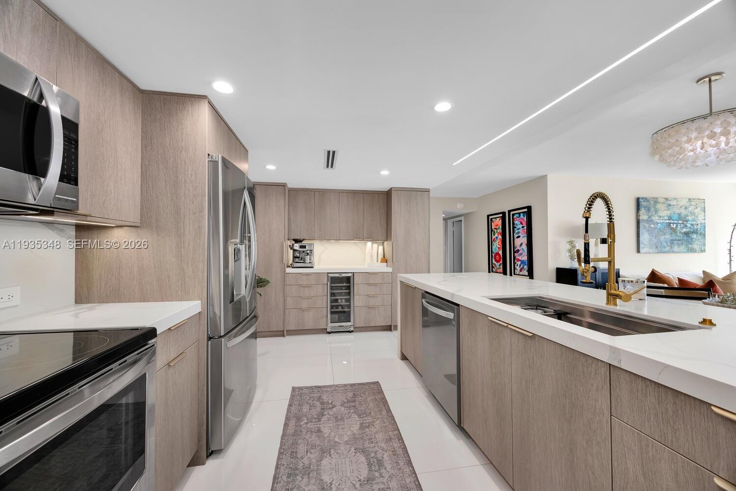 COMMODORE CLUB WEST CONDO - Residential