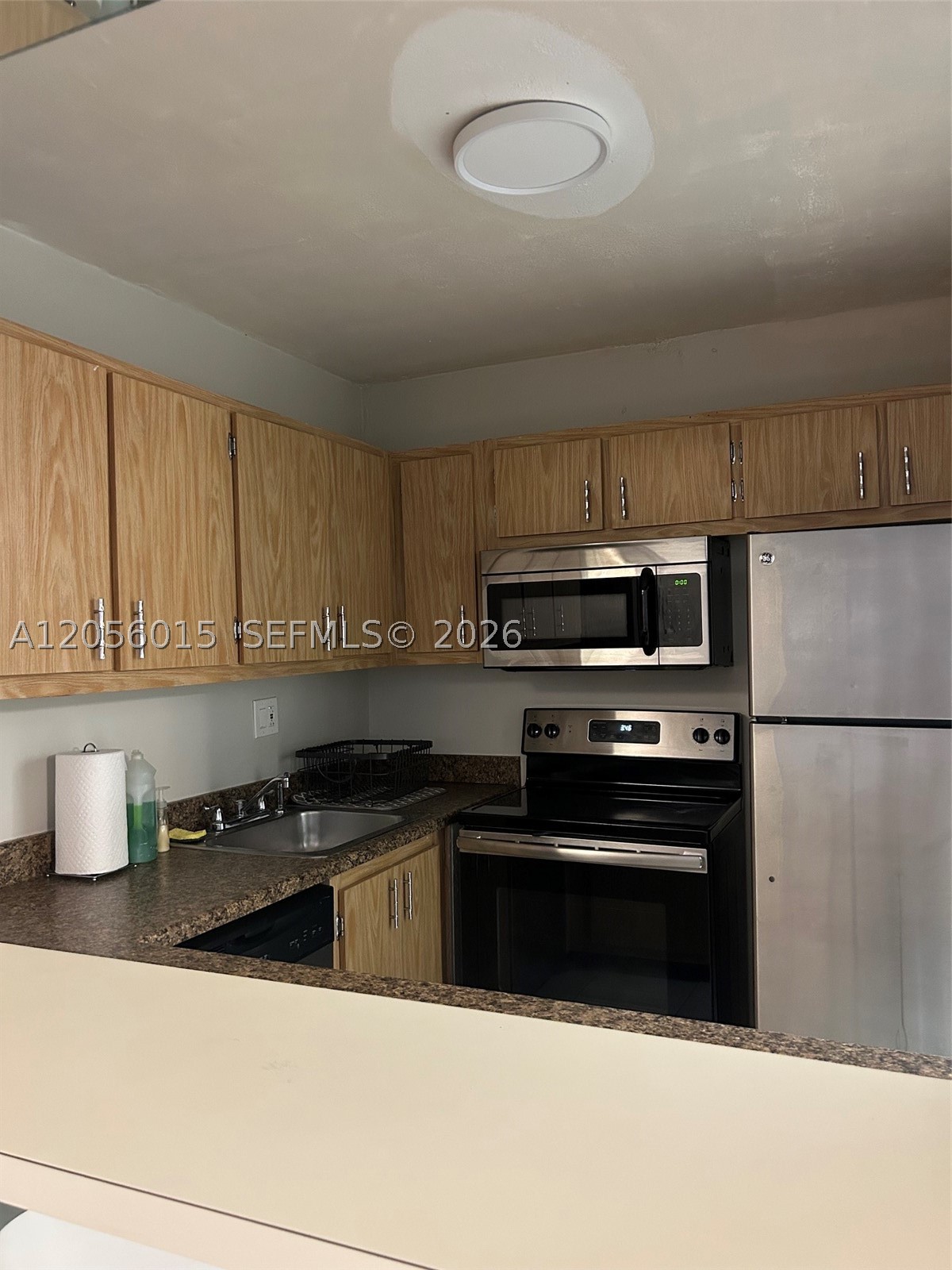 HAMPTON COURT CONDO - Residential