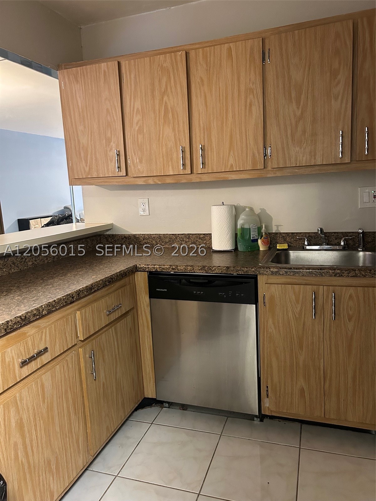 HAMPTON COURT CONDO - Residential