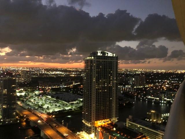 One bedroom plus den Lower Penthouse with modern furniture, professionally decorated. Enclosed den with double doors and build-in closet. Marble floors in living area and wood floors in the bedroom. The 42nd floor in a 5-star luxury building with amazing amenities such as 50,000 sq.ft. spa & fitness center overlooking the ocean, multiple pools, and additional services offered such as nails, massages, yoga, spinning, Zumba classes and more. Conveniently located within minutes to shopping, nightlife, Gulf Stream Racetrack & Casino, and Airports.