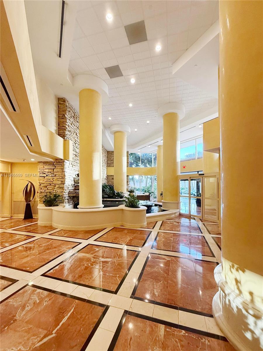 HAMPTONS WEST CONDO - Residential