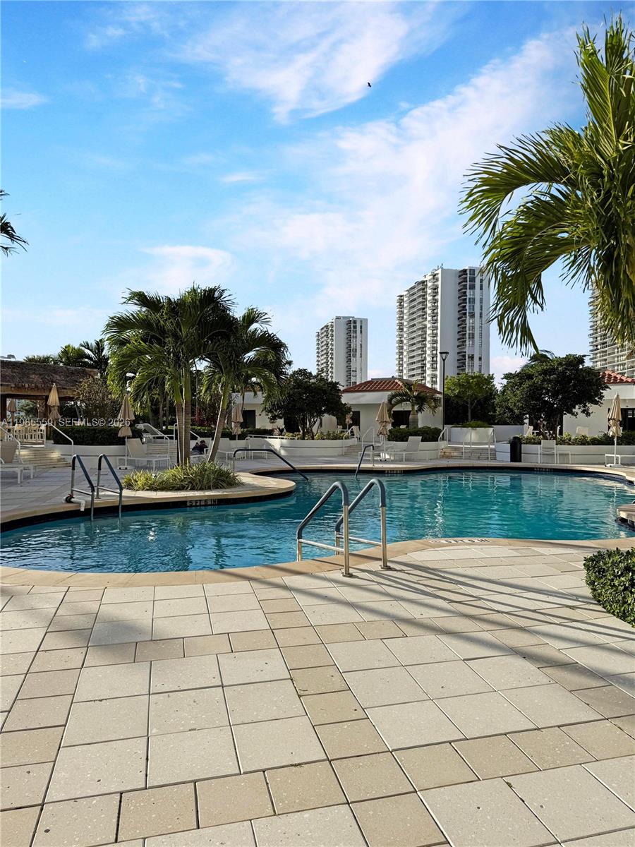 HAMPTONS WEST CONDO - Residential