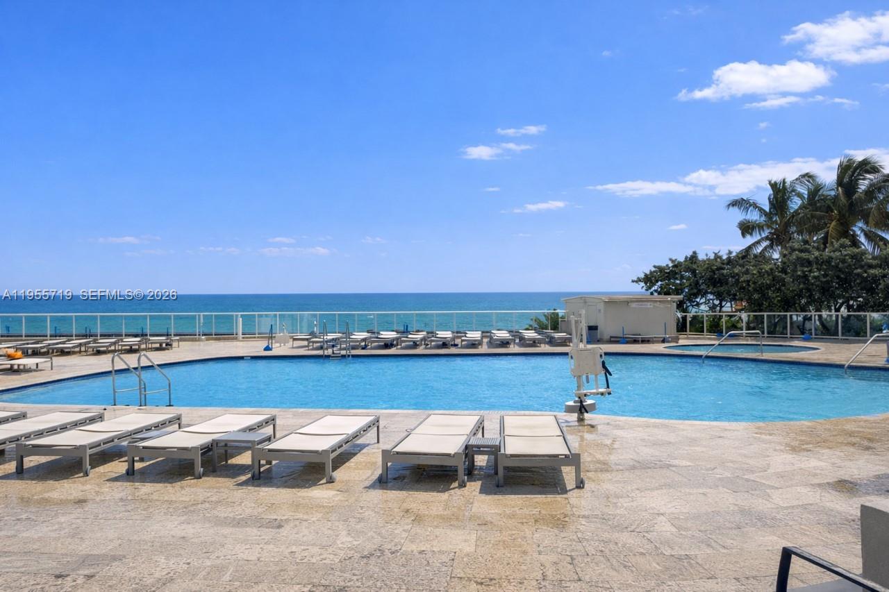 THE AVENTURA BEACH CLUB C - Residential