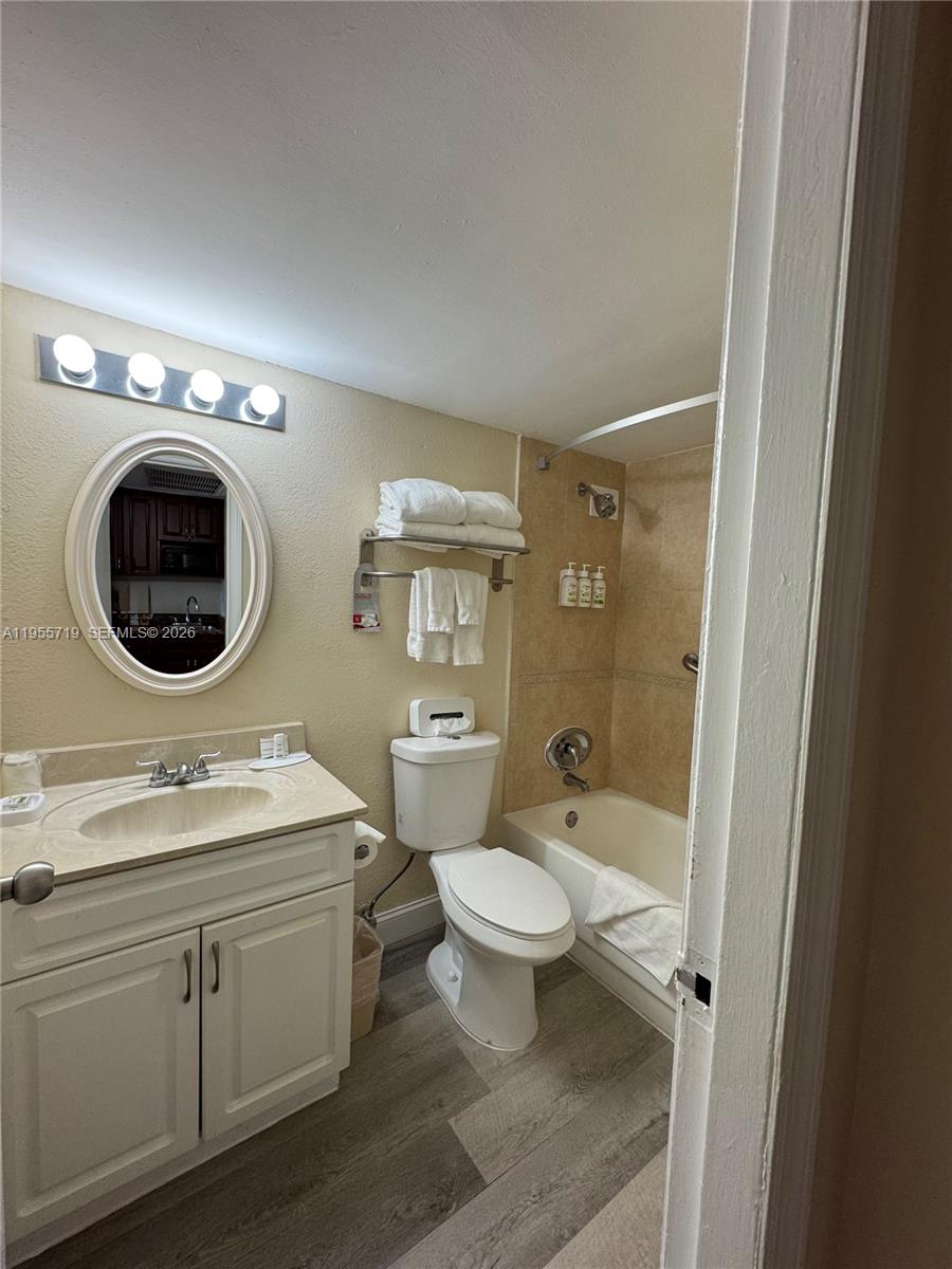 THE AVENTURA BEACH CLUB C - Residential