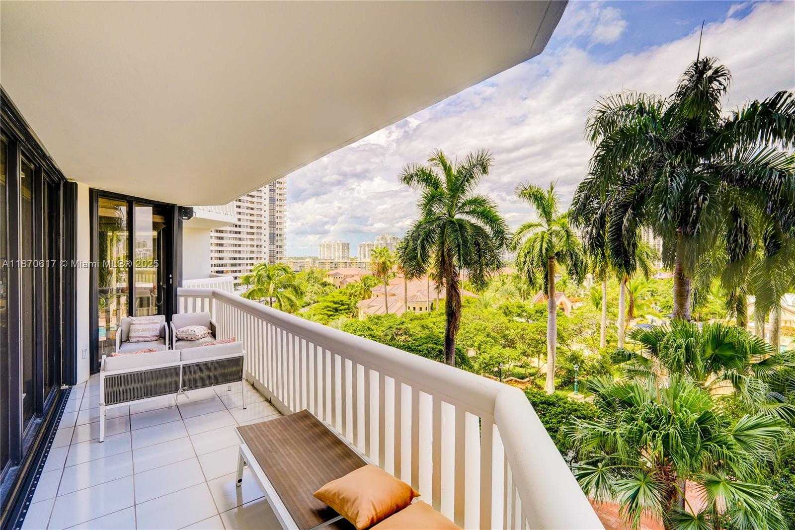 2000 ISL BLVD WILLIAMS IS - Residential