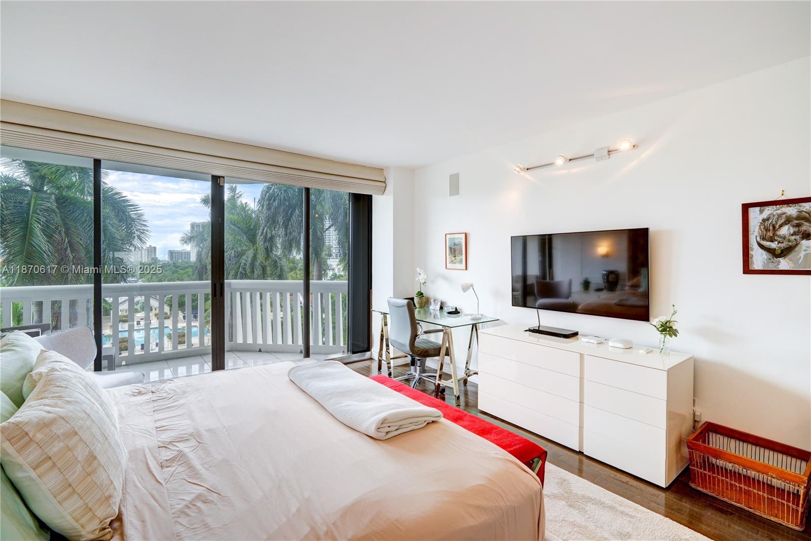 2000 ISL BLVD WILLIAMS IS - Residential