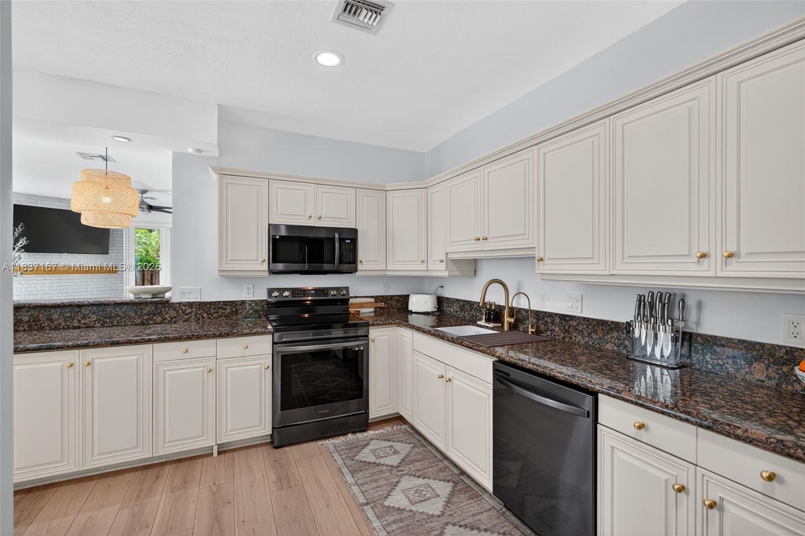 WAVERLY PLACE - Residential Lease