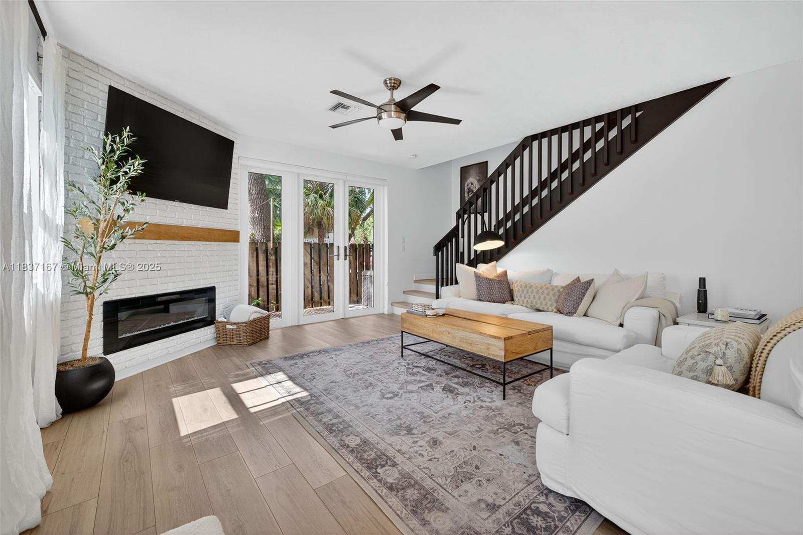 WAVERLY PLACE - Residential Lease