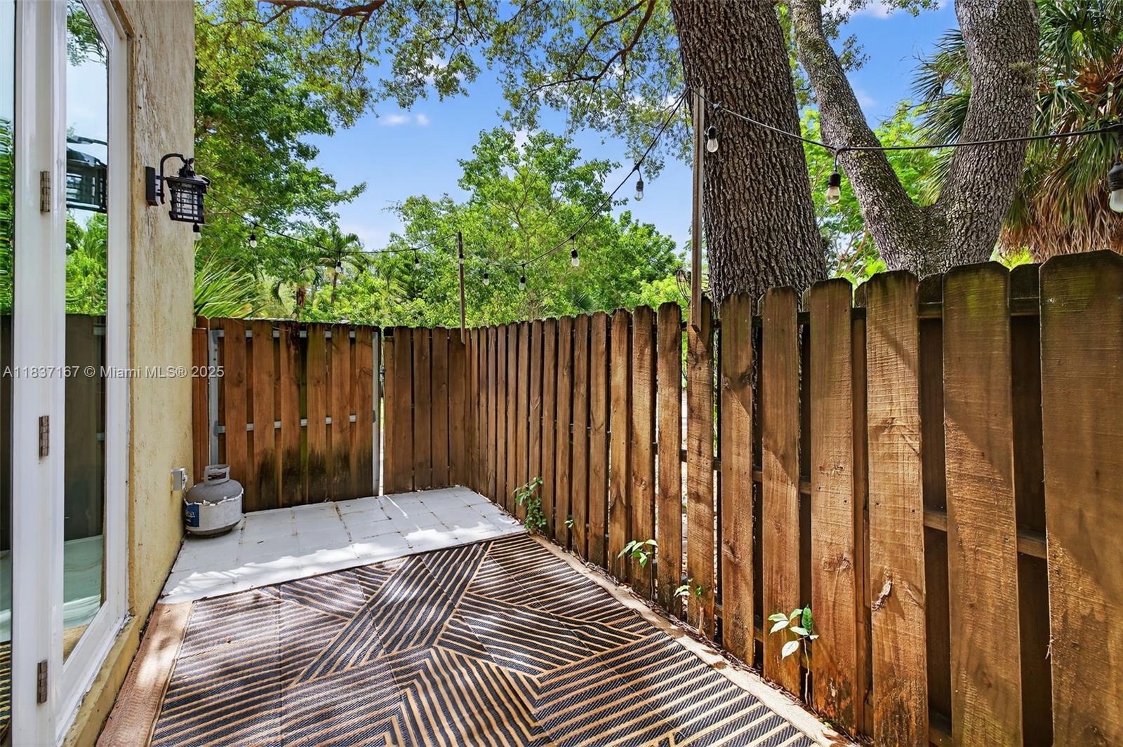 WAVERLY PLACE - Residential Lease