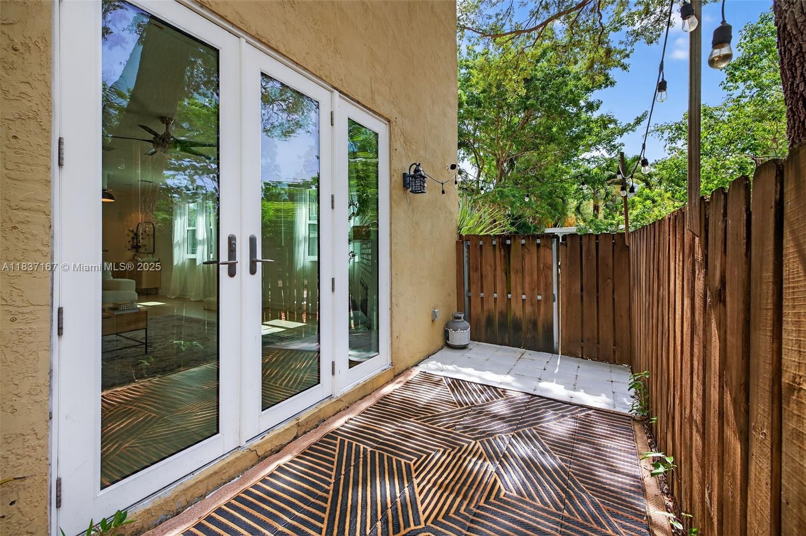 WAVERLY PLACE - Residential Lease