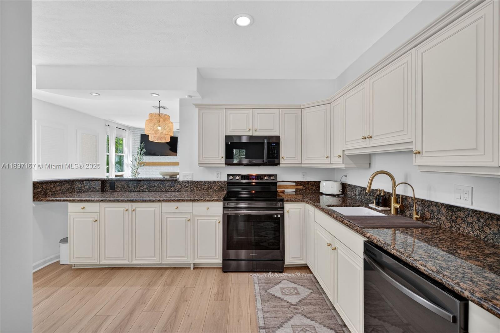 WAVERLY PLACE - Residential Lease