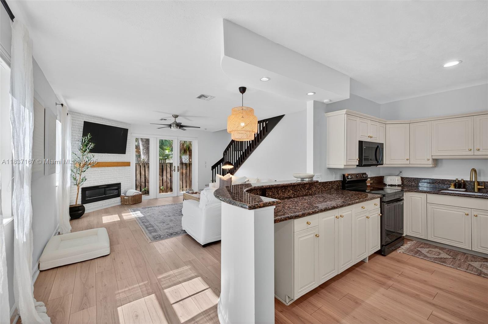 WAVERLY PLACE - Residential Lease