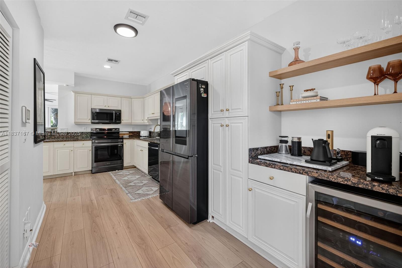 WAVERLY PLACE - Residential Lease