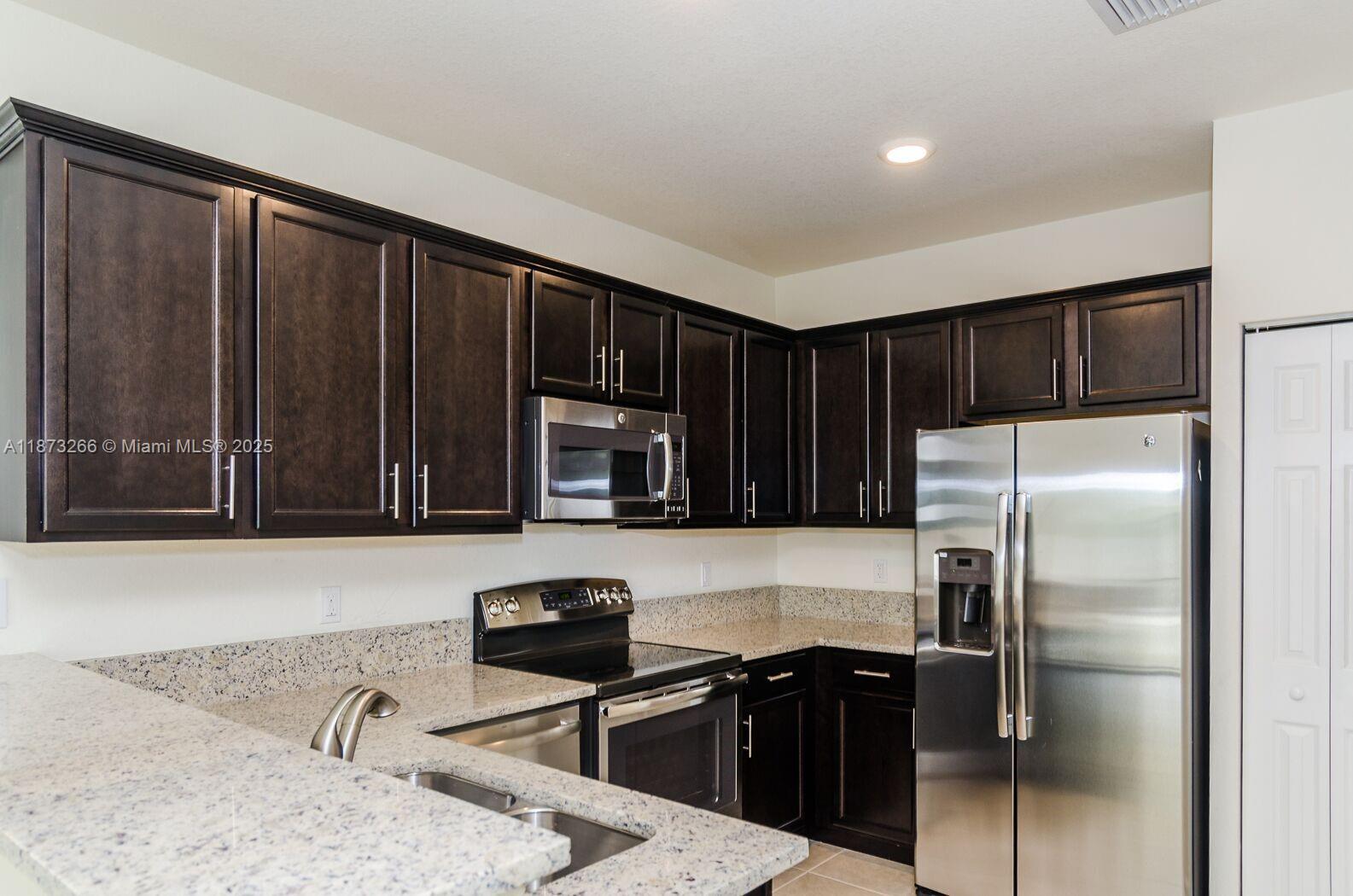 adagio at central park co - Residential Lease