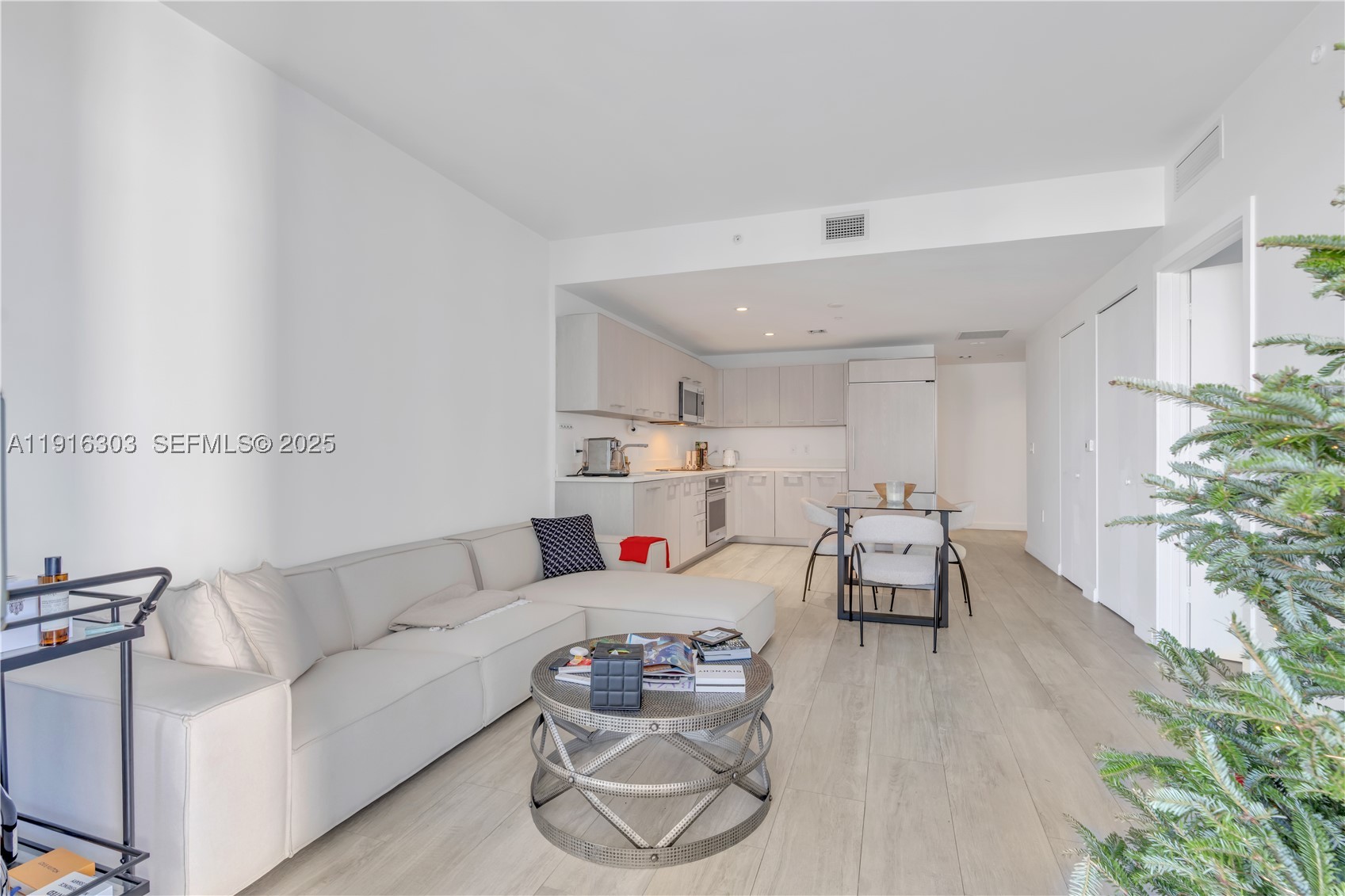 Enjoy this outstanding 133 sqf terrace in the most desired building in the heart of brickell. Really spacious 1 bedroom plus den and most convenient 1.5 bathroom. Amazing floor to ceiling windows and excellent wood like porcelain floors throughout. Washer and dryer in the unit. As resident, enjoy exclusive access to an exceptional array of social, fitness, business and recreational amenities: From a dramatic lobby to two breath taking private pool terraces and sustainable community garden. Elite amenities designed for a higher level lifestyle; steps across trendy Brickell City Center and surrounded by shops, restaurants and the most vibrant neighborhood.