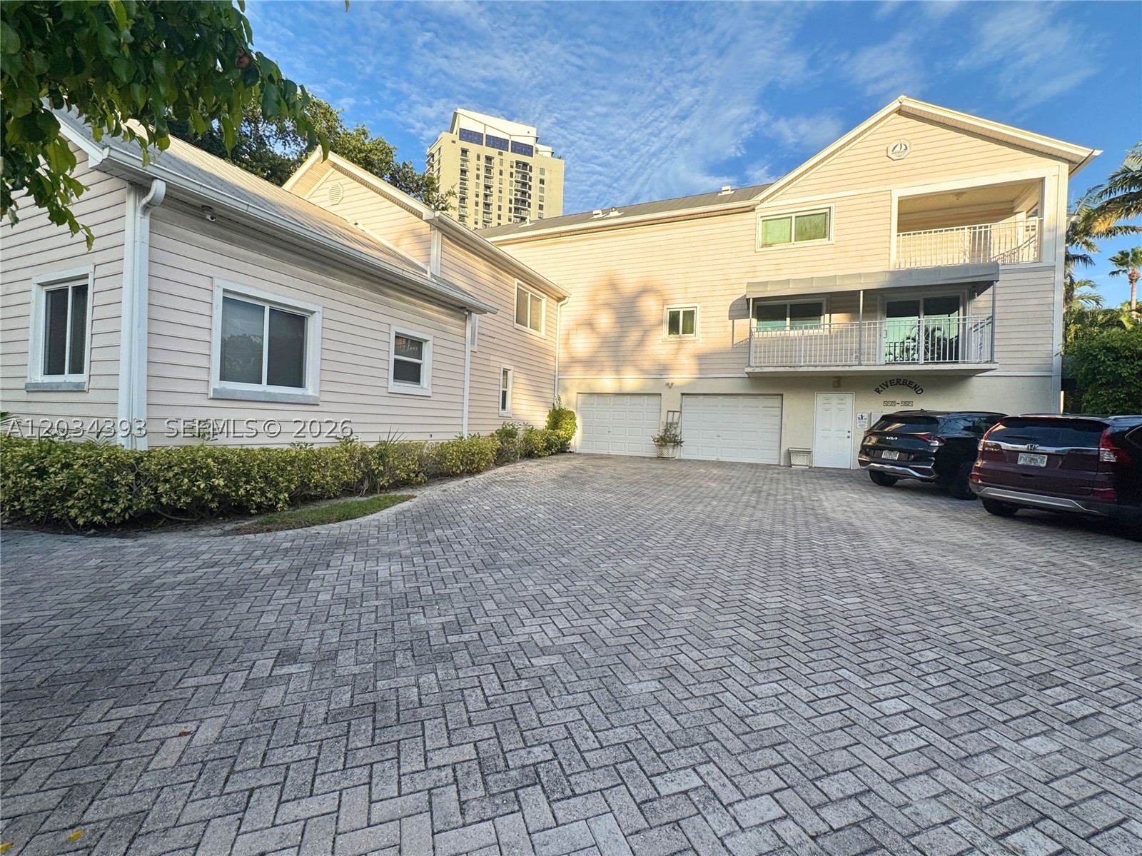 RIVERBEND TOWNHOMES CONDO - Residential Lease