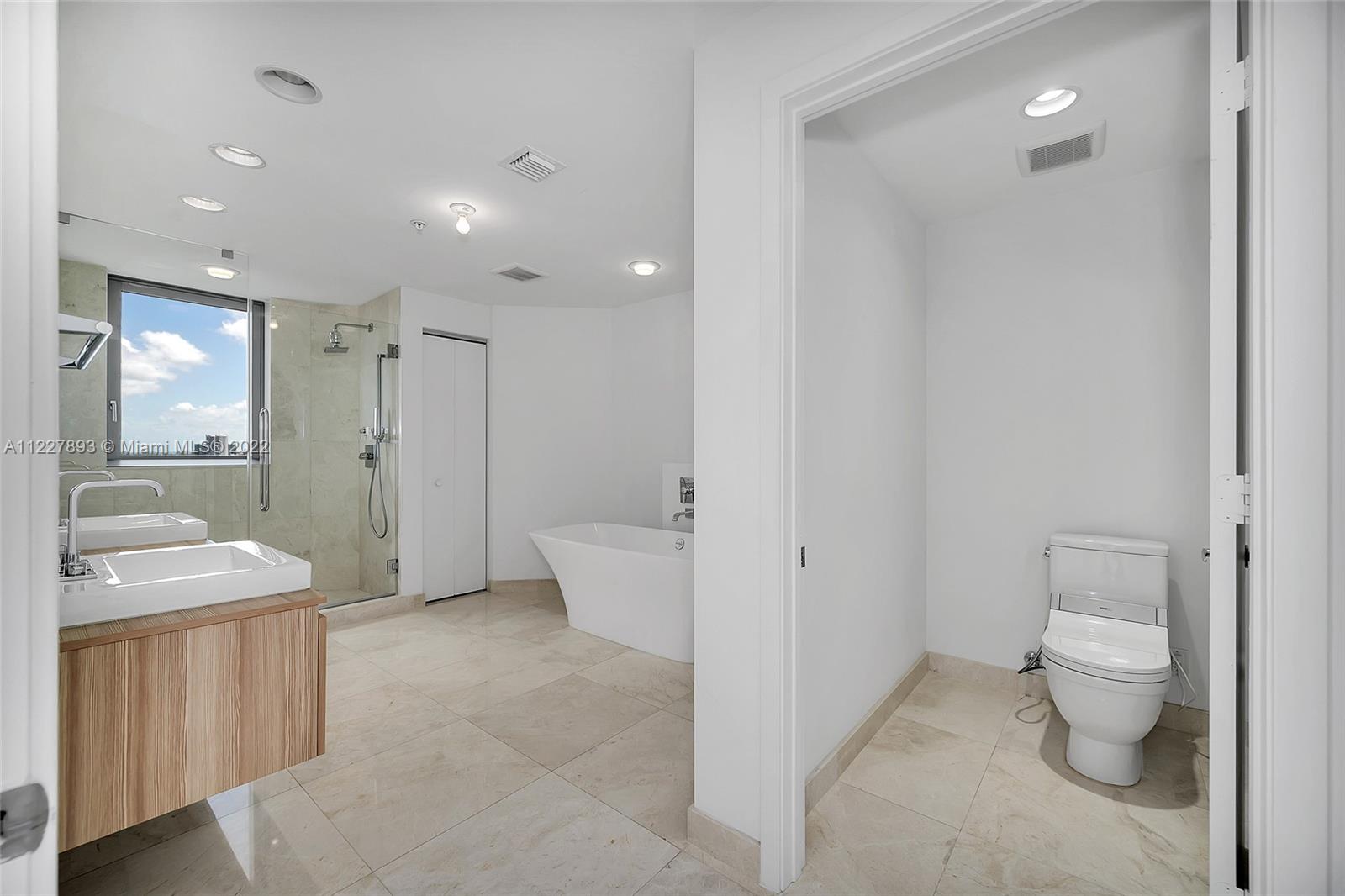 MARINA PALMS RESIDENCES S - Residential