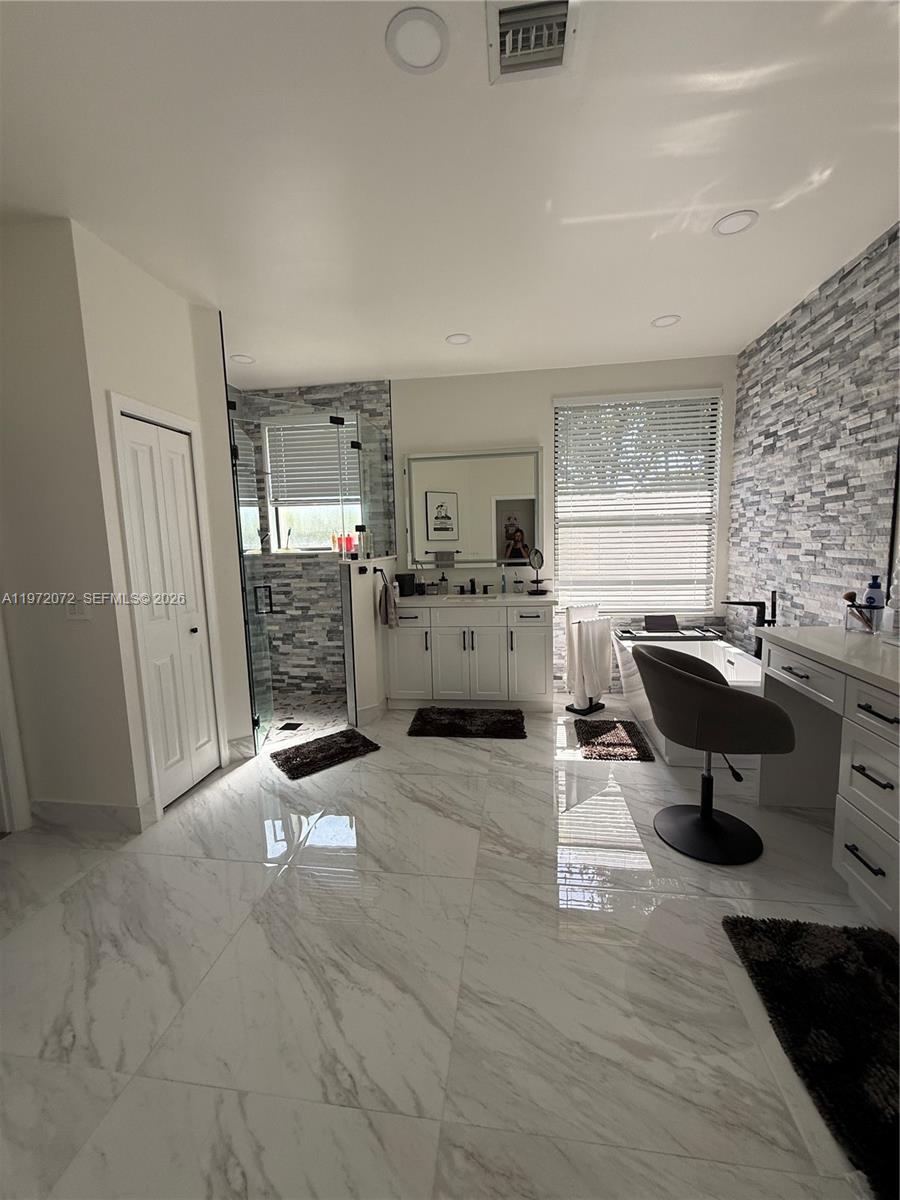 SUNSET LAKES PLAT ONE - Residential