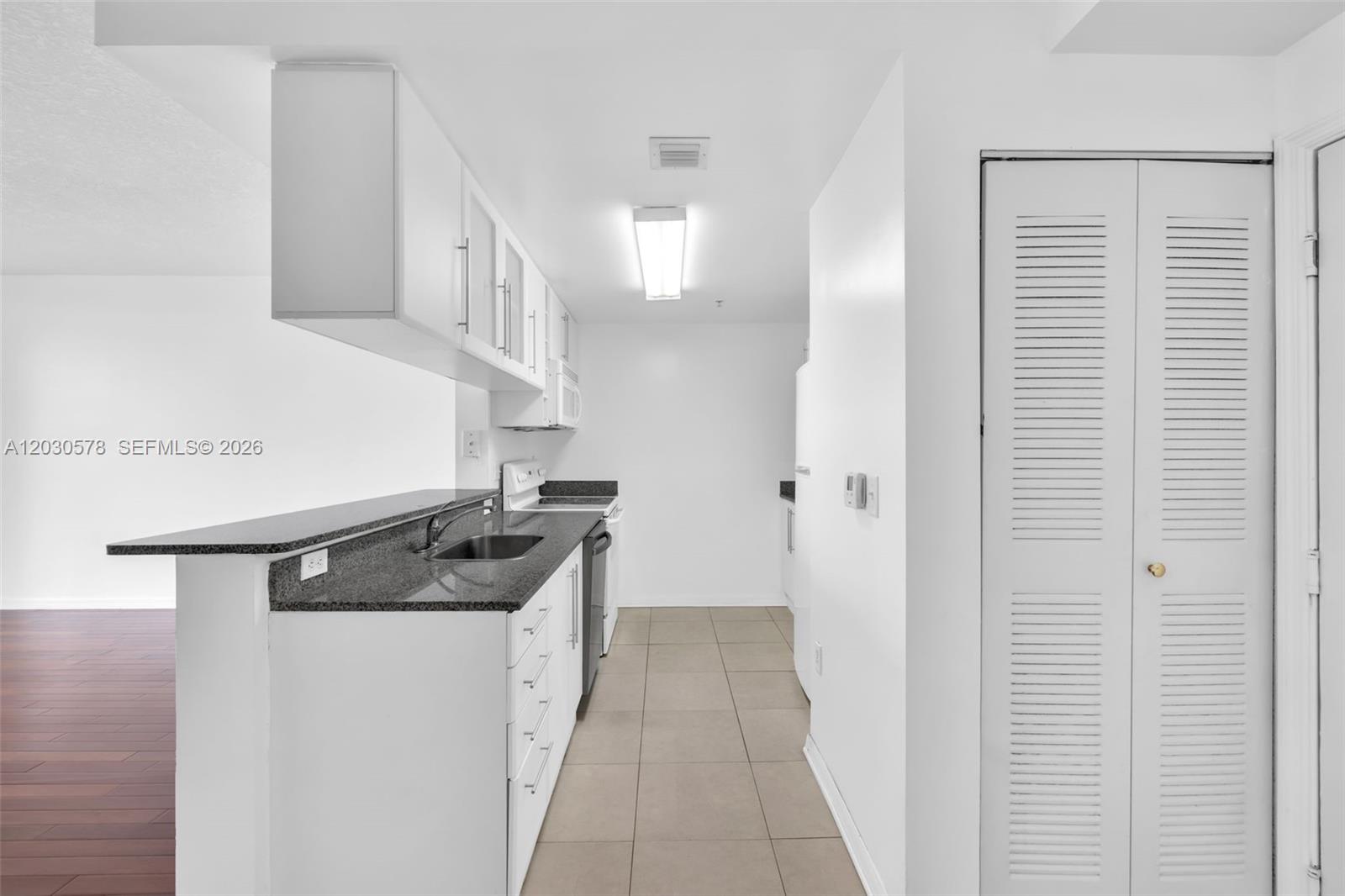 1800 BISCAYNE PLAZA CONDO - Residential