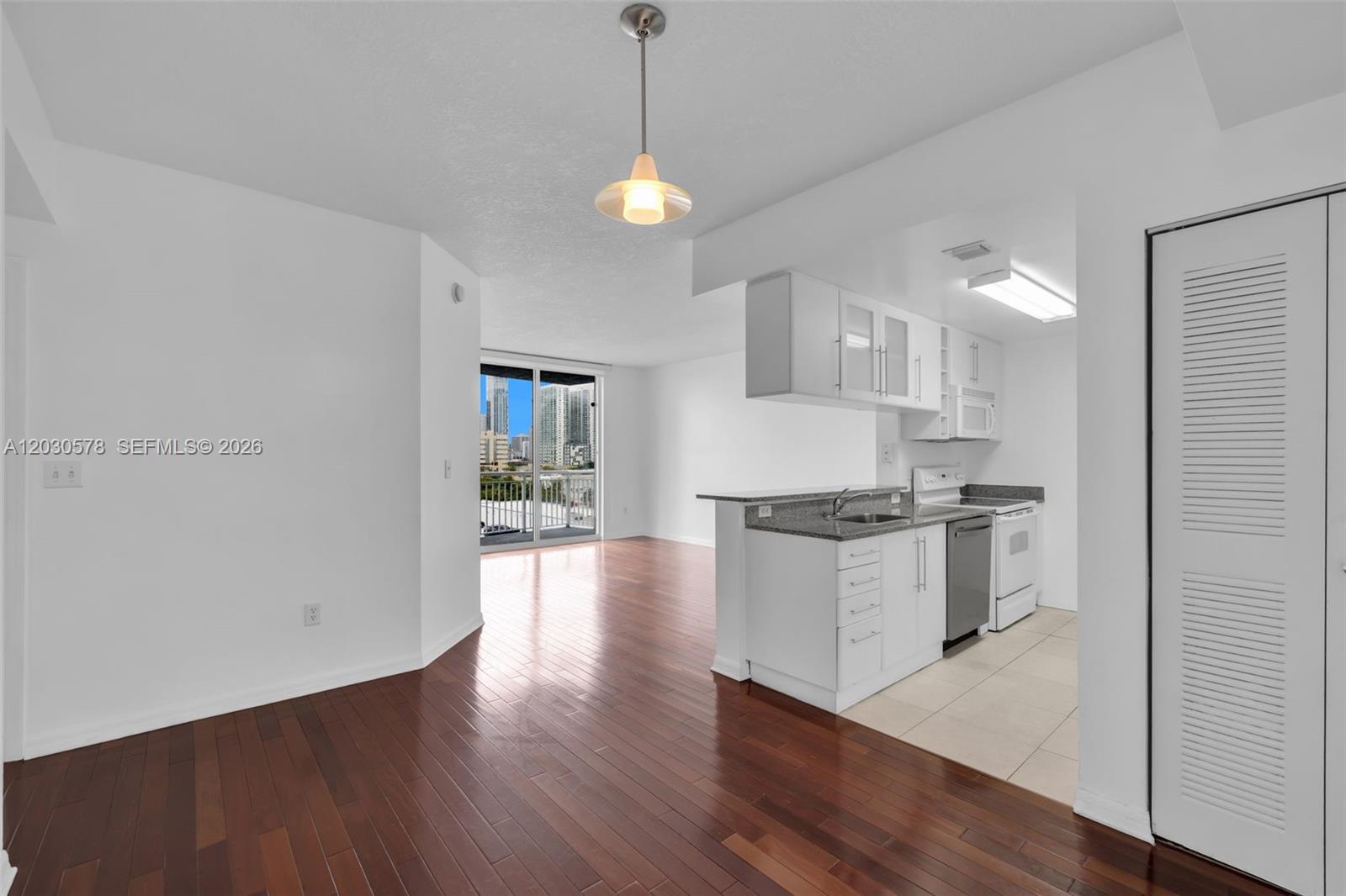 1800 BISCAYNE PLAZA CONDO - Residential