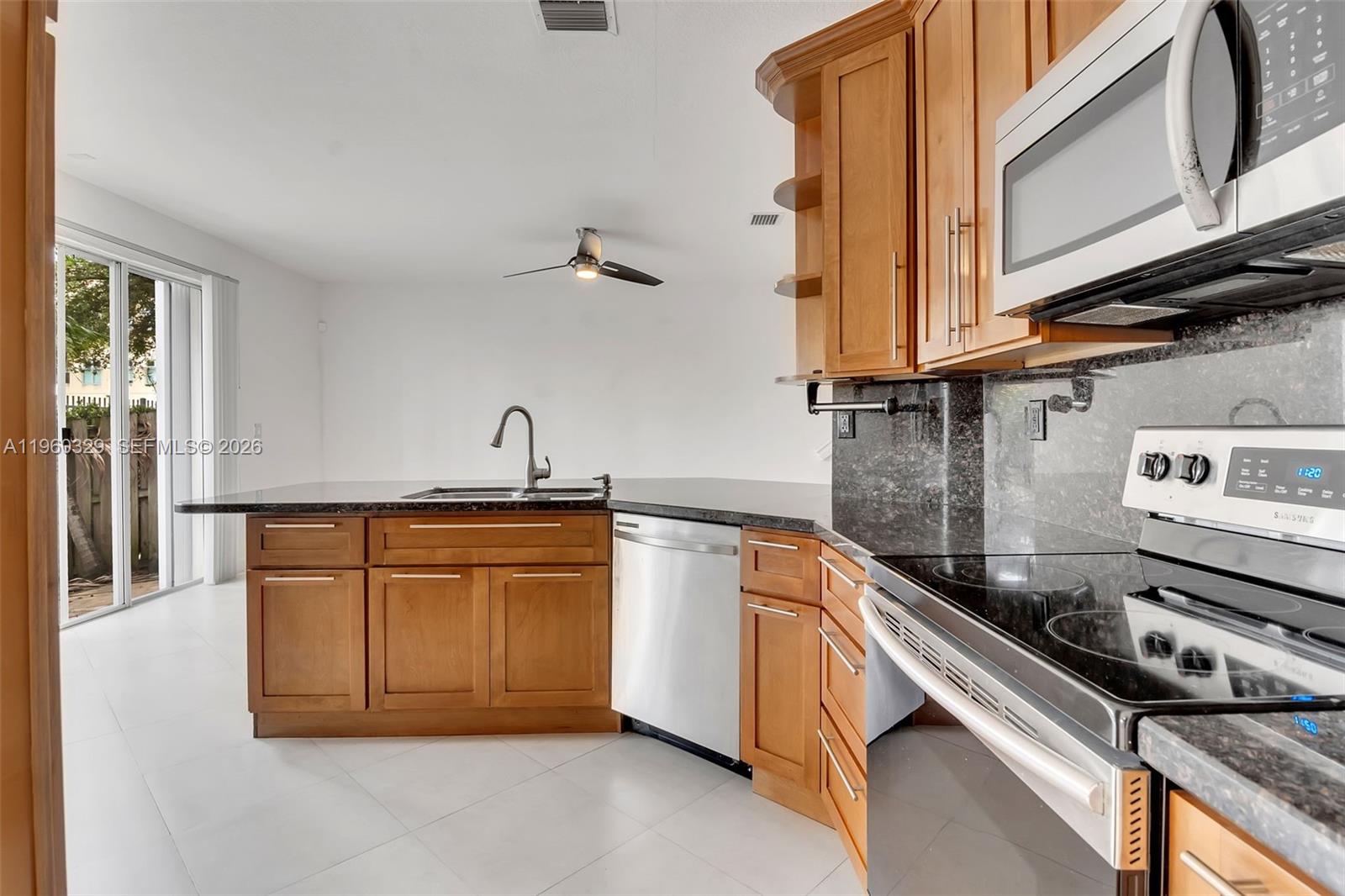 ISLANDS AT DORAL NORTHWEST - Residential