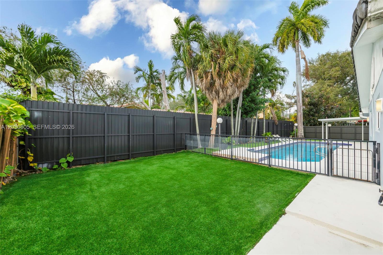 COUNTRY CLUB OF MIAMI EST - Residential