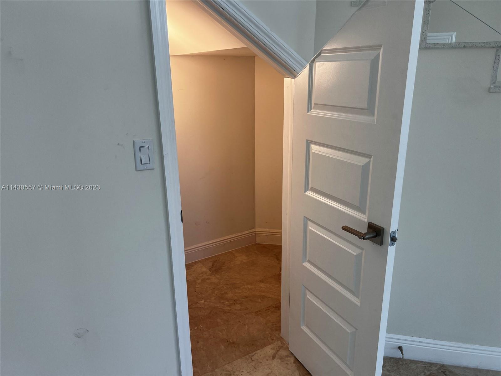 DAVIE GARDEN ESTATES - Residential Lease