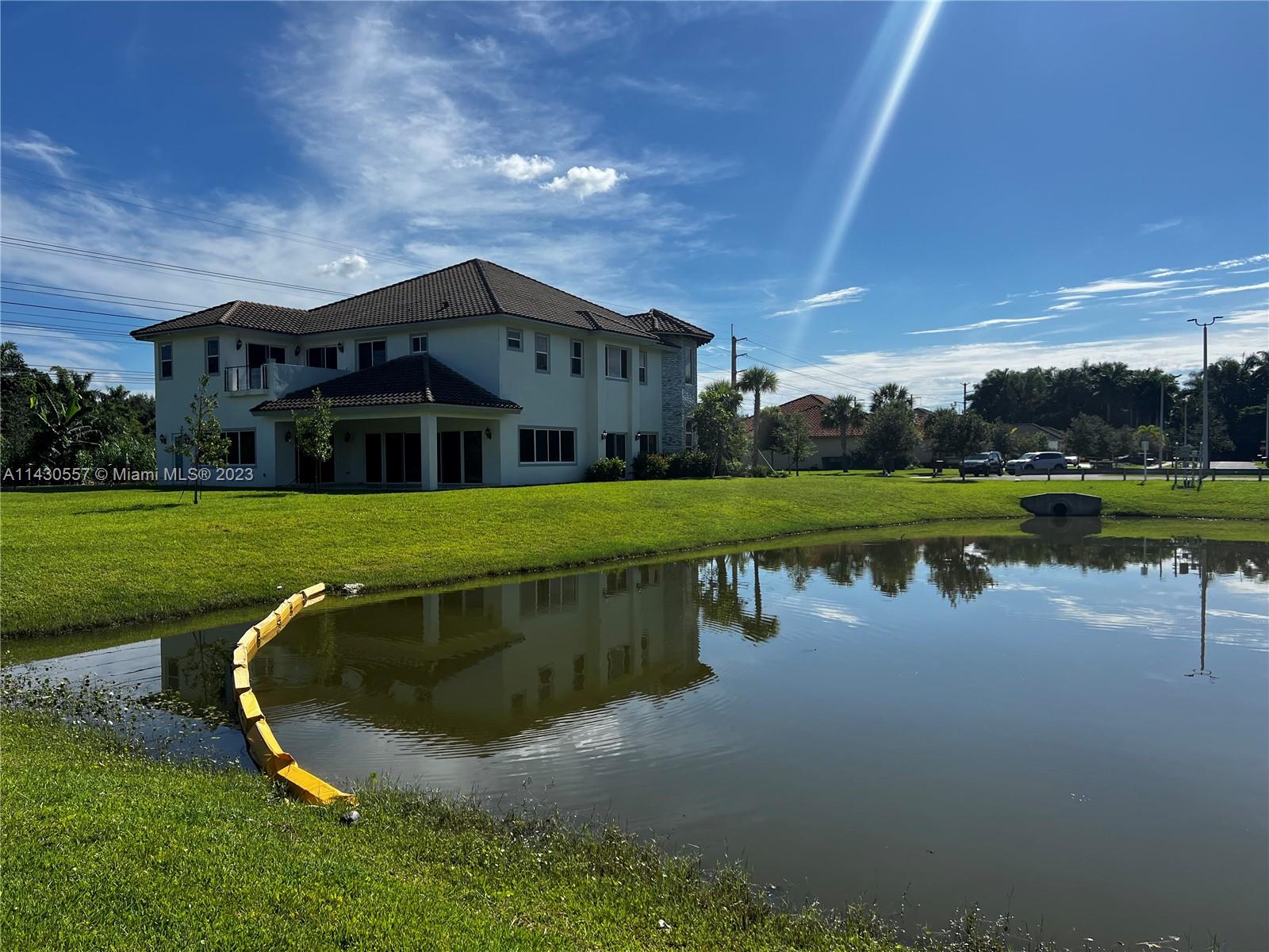 DAVIE GARDEN ESTATES - Residential Lease