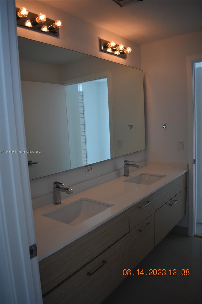 BAY HOUSE MIAMI CONDO - Residential