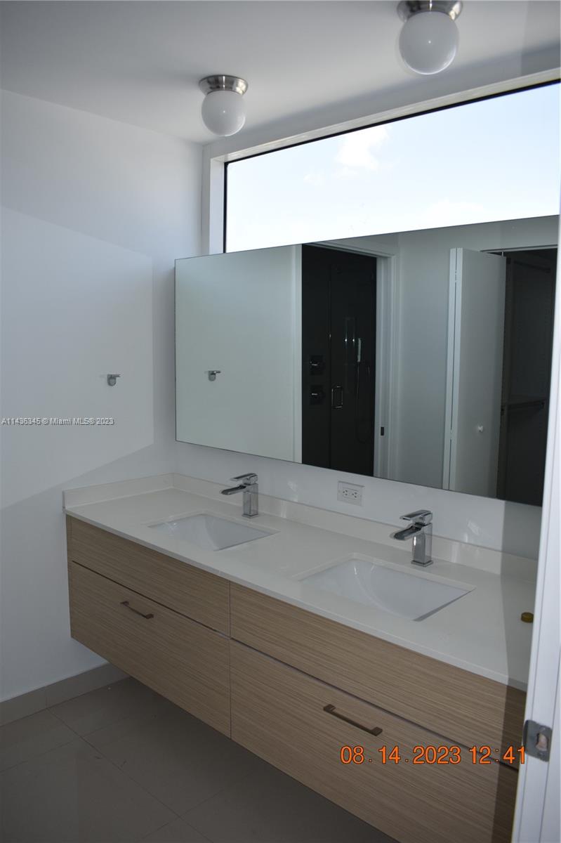 BAY HOUSE MIAMI CONDO - Residential